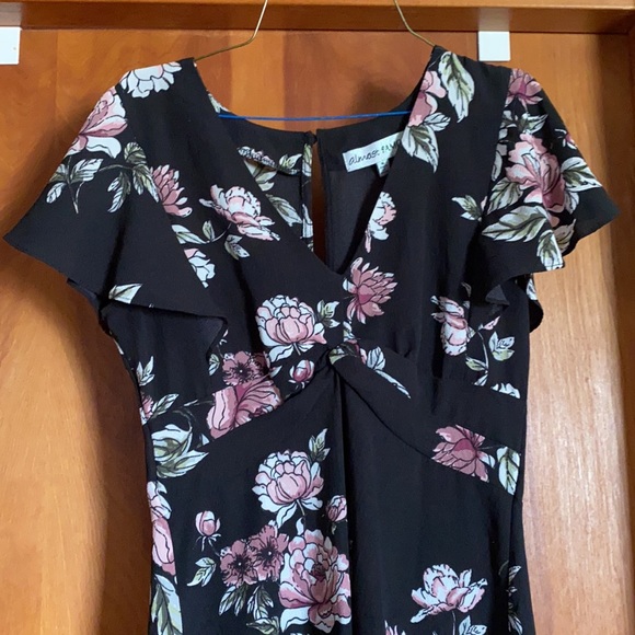 Beautiful floral black dress - Picture 2 of 6